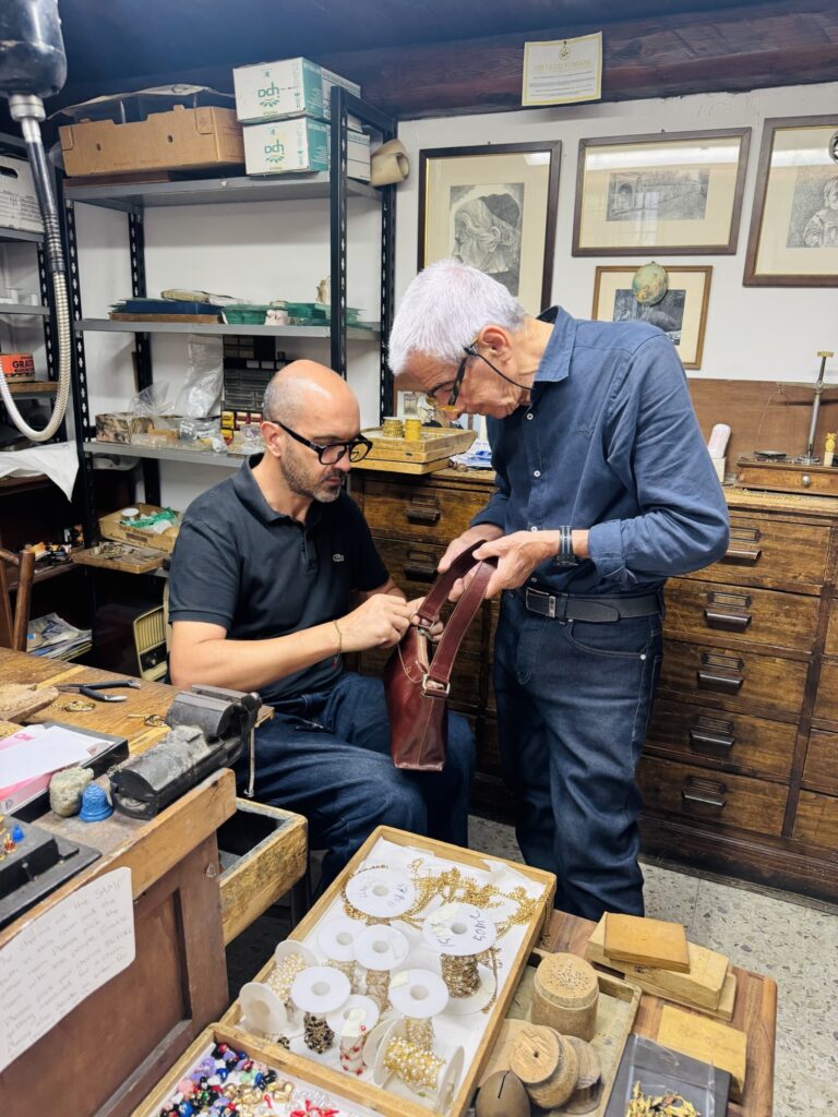 Ditta Carlo Cecchi adding chains to leather purses